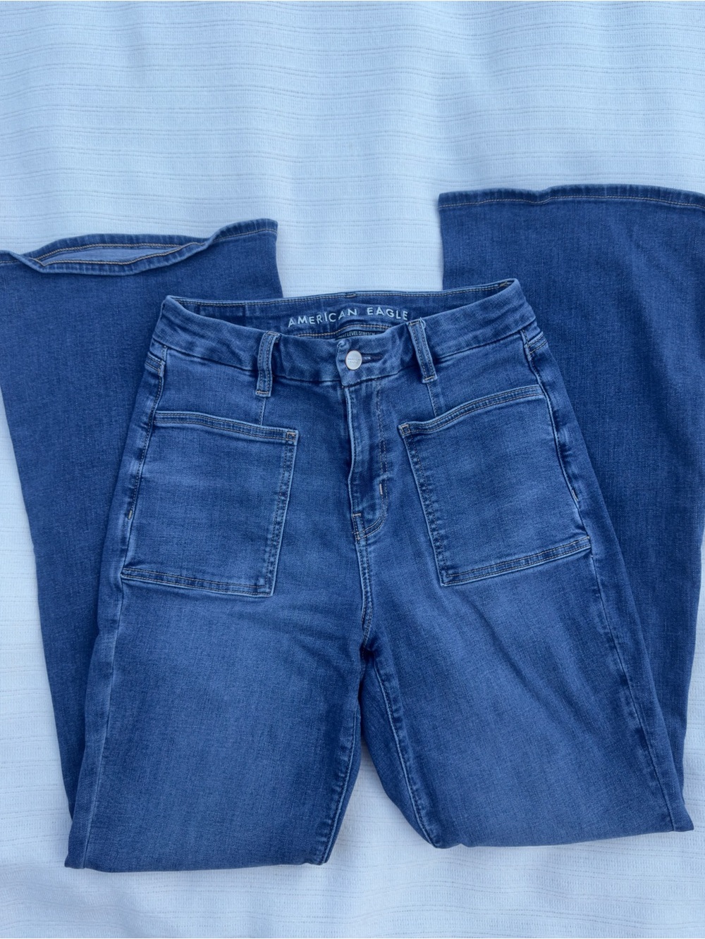 American Eagle Medium Wash High Rise Wide Leg Flare Jeans Patch Pocket / Size 6